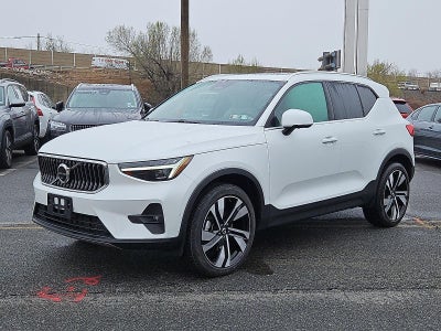 2023 Volvo XC40 B5 AWD Ultimate Bright Theme