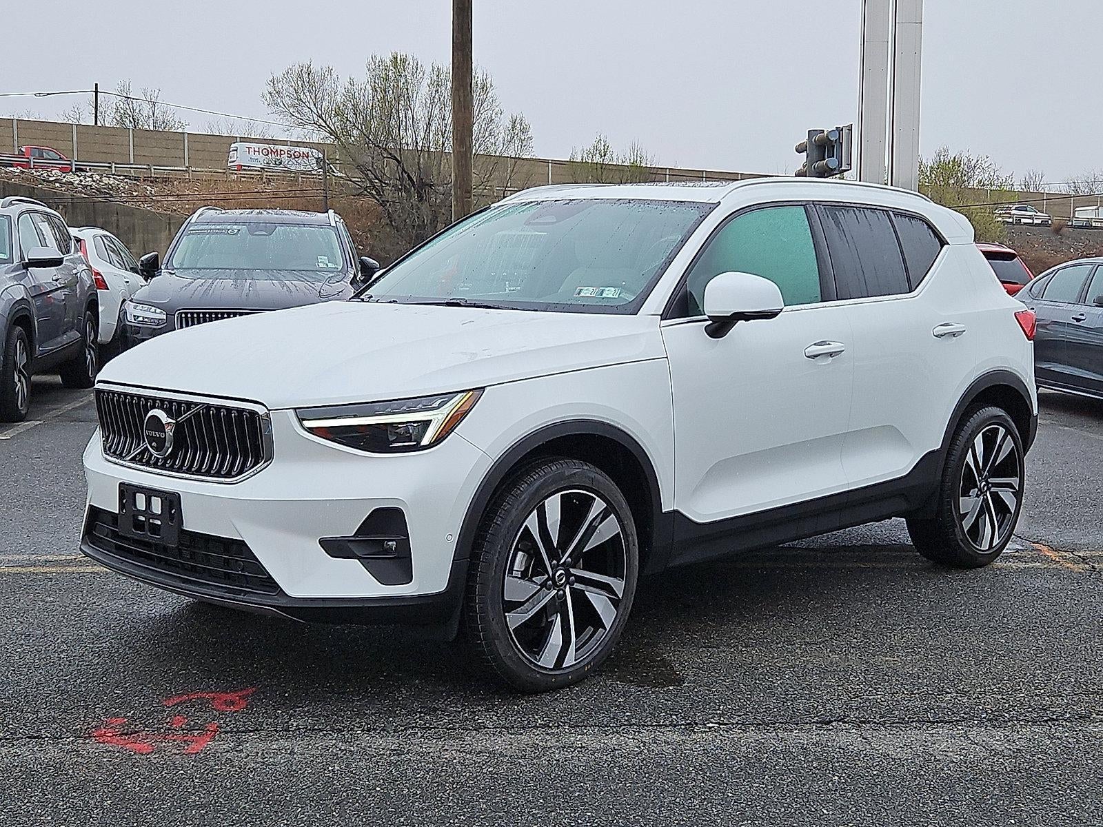 2023 Volvo XC40 B5 AWD Ultimate Bright Theme