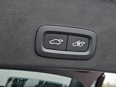 2023 Volvo XC40 B5 AWD Ultimate Bright Theme