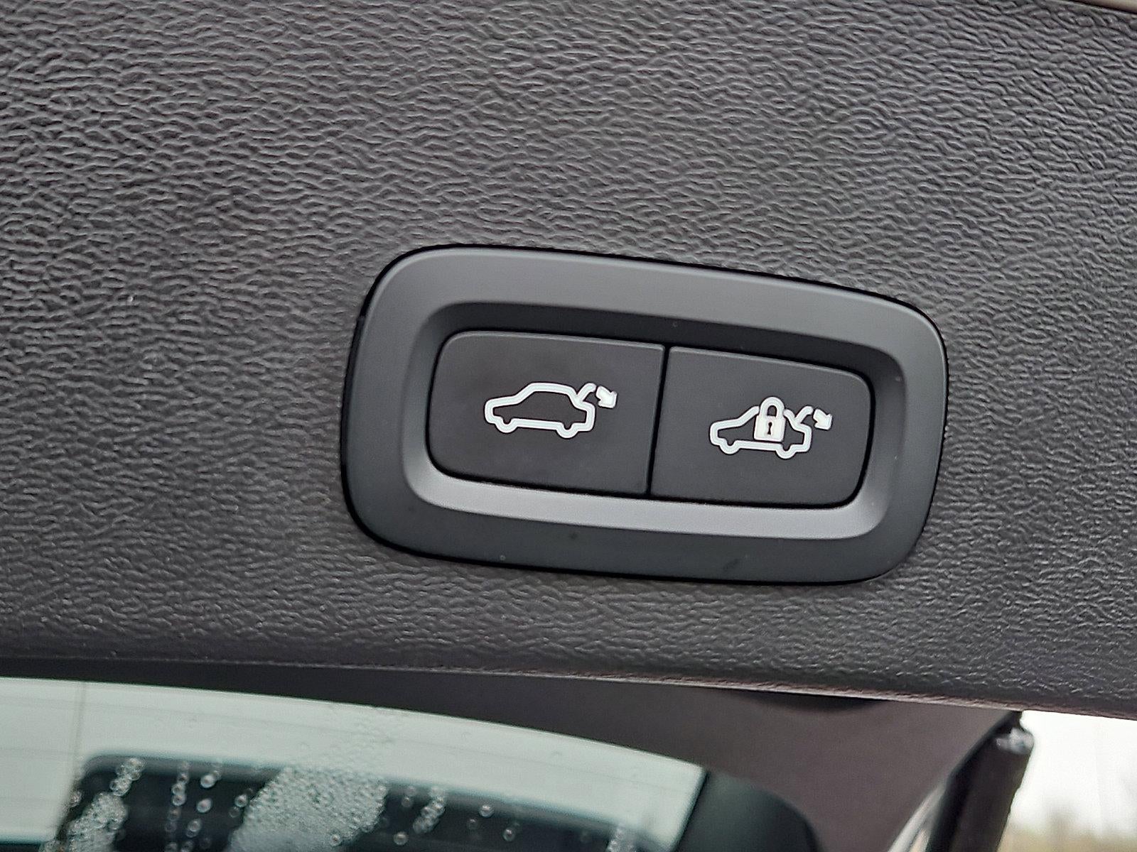 2023 Volvo XC40 B5 AWD Ultimate Bright Theme