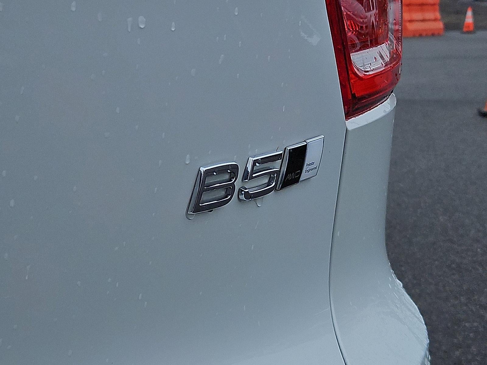 2023 Volvo XC40 B5 AWD Ultimate Bright Theme