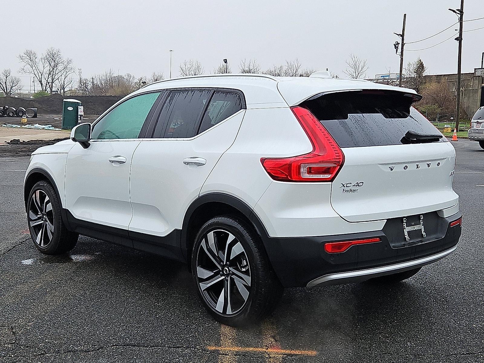 2023 Volvo XC40 B5 AWD Ultimate Bright Theme