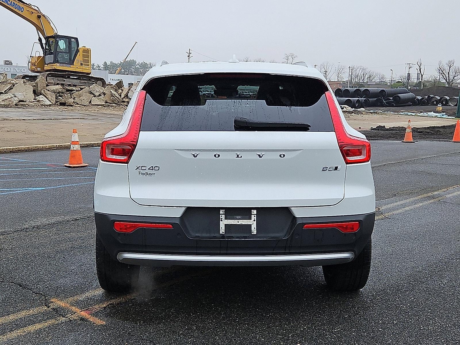2023 Volvo XC40 B5 AWD Ultimate Bright Theme