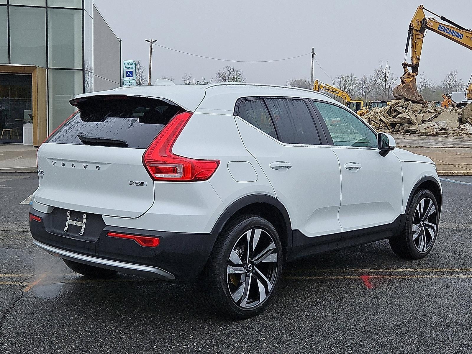 2023 Volvo XC40 B5 AWD Ultimate Bright Theme