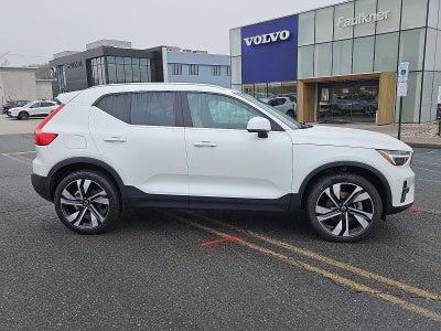 2023 Volvo XC40 B5 AWD Ultimate Bright Theme