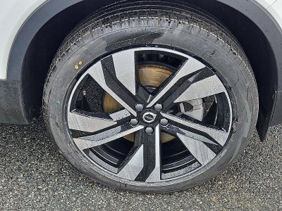 2023 Volvo XC40 B5 AWD Ultimate Bright Theme