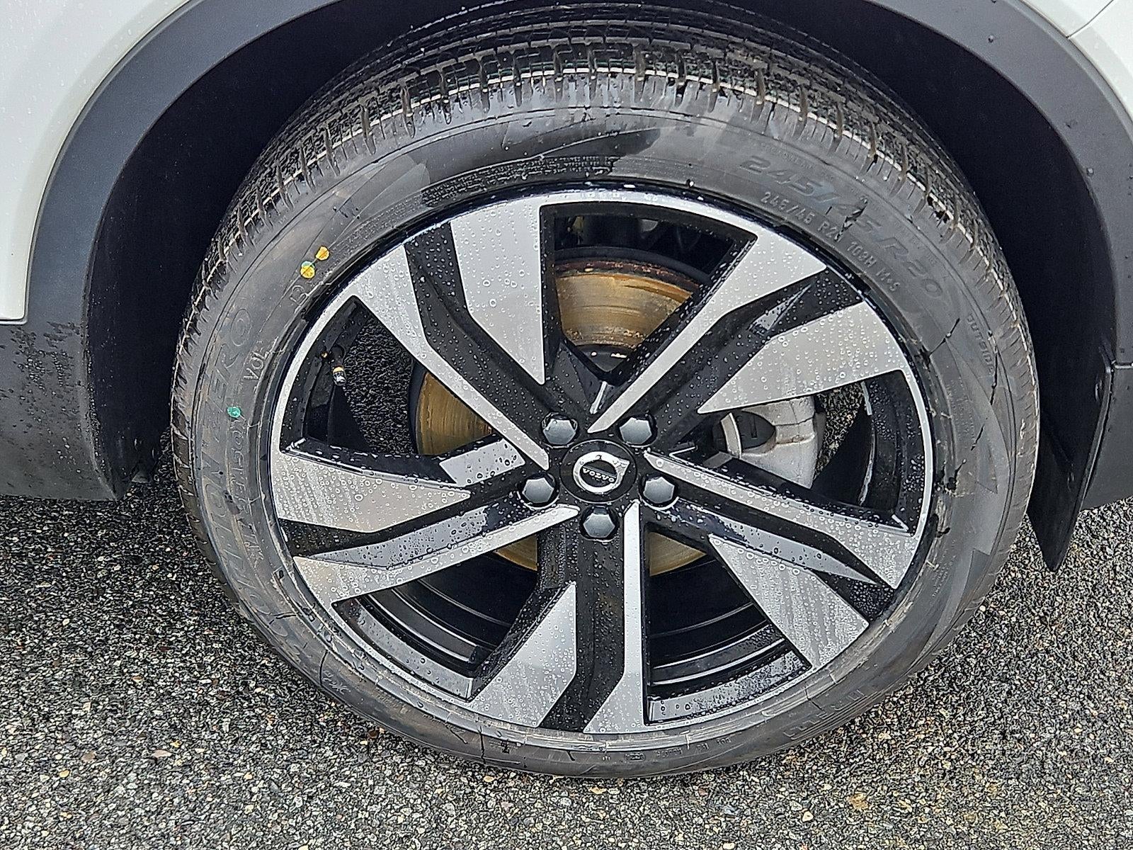 2023 Volvo XC40 B5 AWD Ultimate Bright Theme