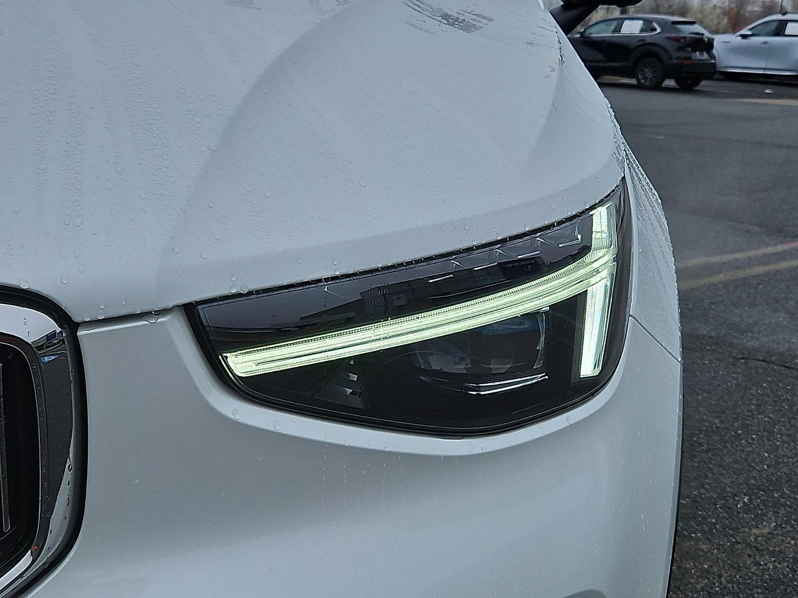 2023 Volvo XC40 B5 AWD Ultimate Bright Theme