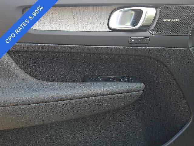 2024 Volvo XC40 B5 AWD Plus Bright Theme