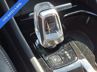 2024 Volvo XC40 B5 AWD Plus Bright Theme