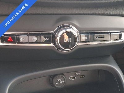 2024 Volvo XC40 B5 AWD Plus Bright Theme