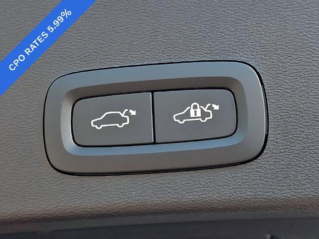 2024 Volvo XC40 B5 AWD Plus Bright Theme