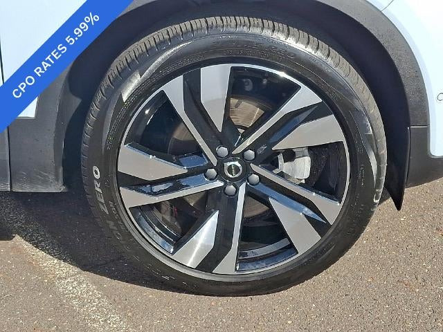 2024 Volvo XC40 B5 AWD Plus Bright Theme
