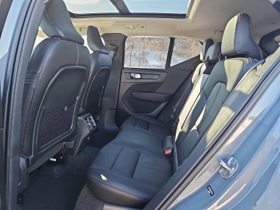 2023 Volvo XC40 B5 AWD Plus Bright Theme