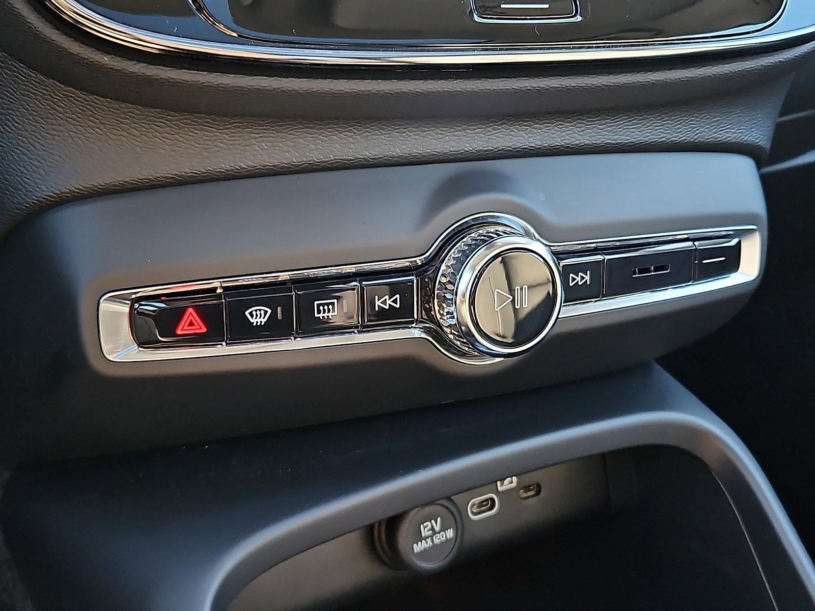 2023 Volvo XC40 B5 AWD Plus Bright Theme