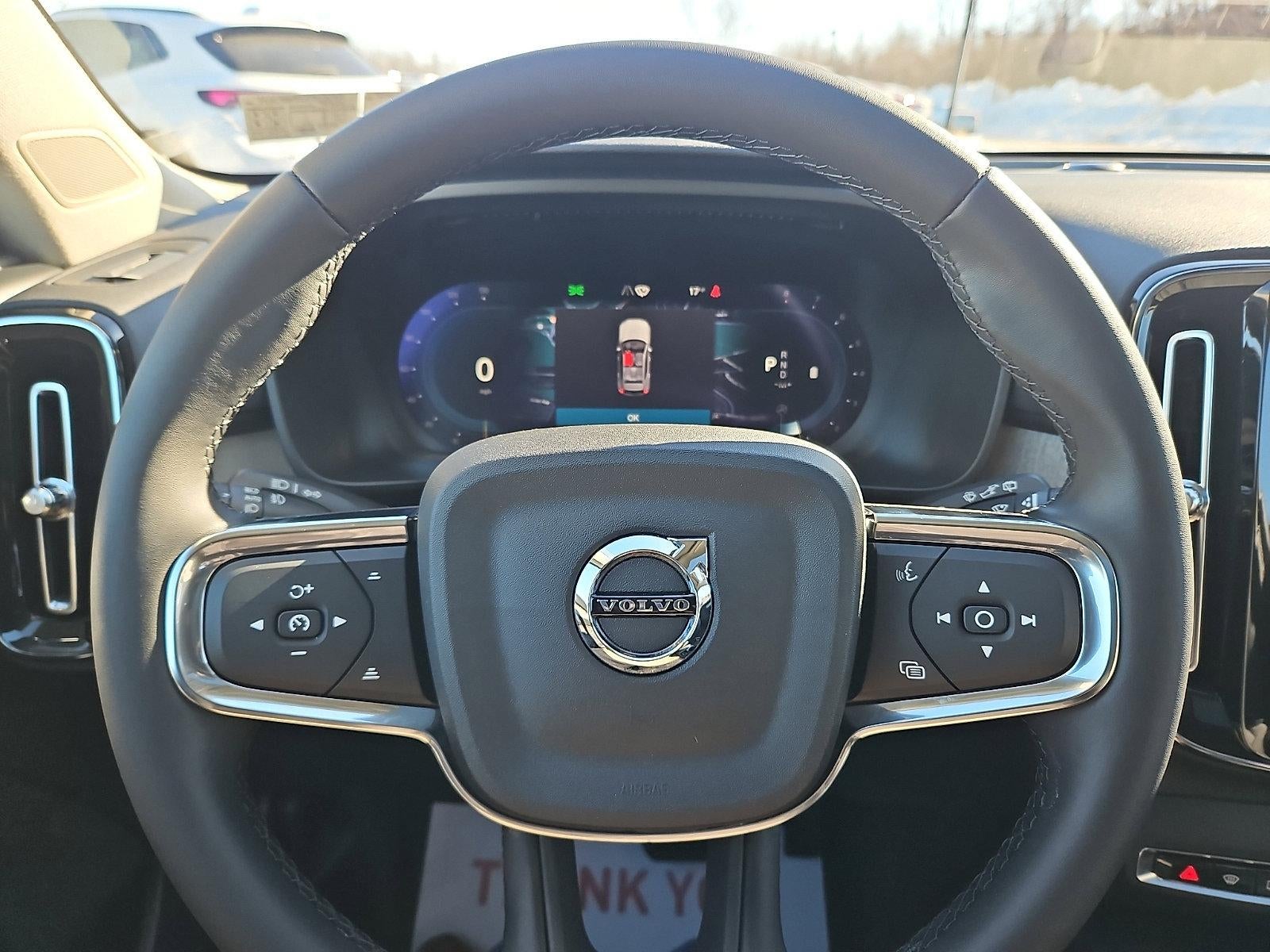 2023 Volvo XC40 B5 AWD Plus Bright Theme