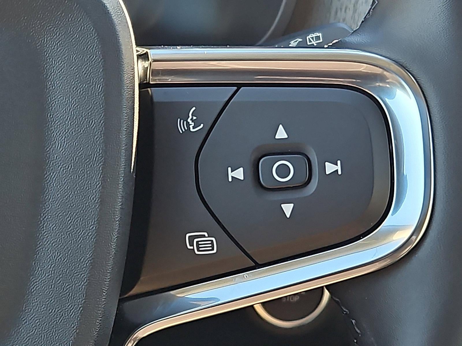 2023 Volvo XC40 B5 AWD Plus Bright Theme