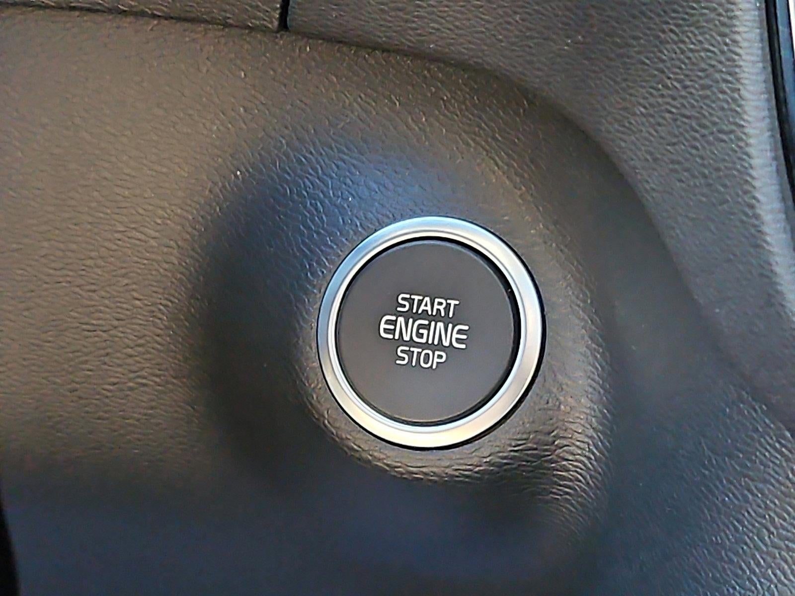 2023 Volvo XC40 B5 AWD Plus Bright Theme