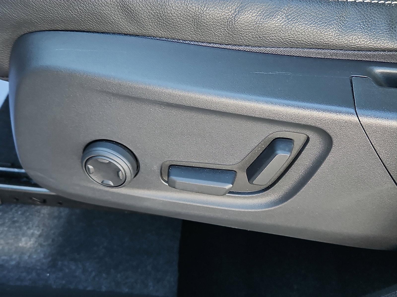 2023 Volvo XC40 B5 AWD Plus Bright Theme