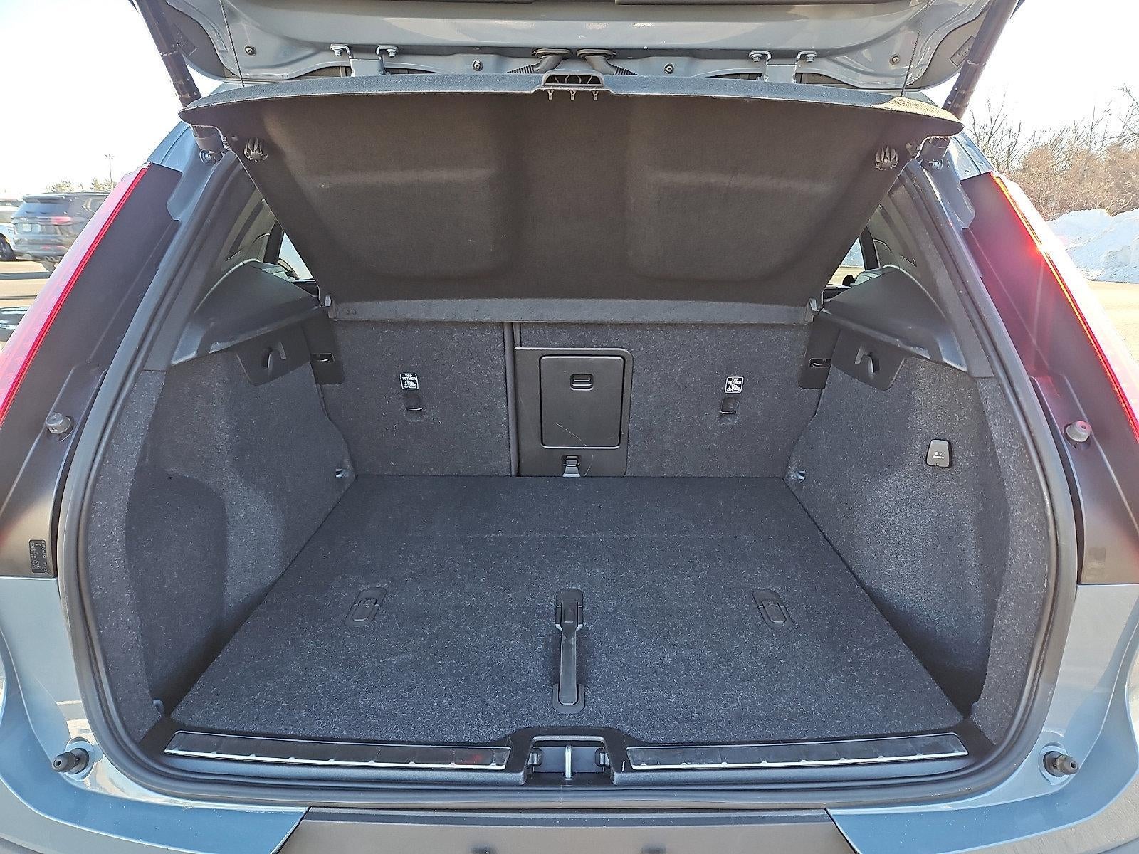 2023 Volvo XC40 B5 AWD Plus Bright Theme