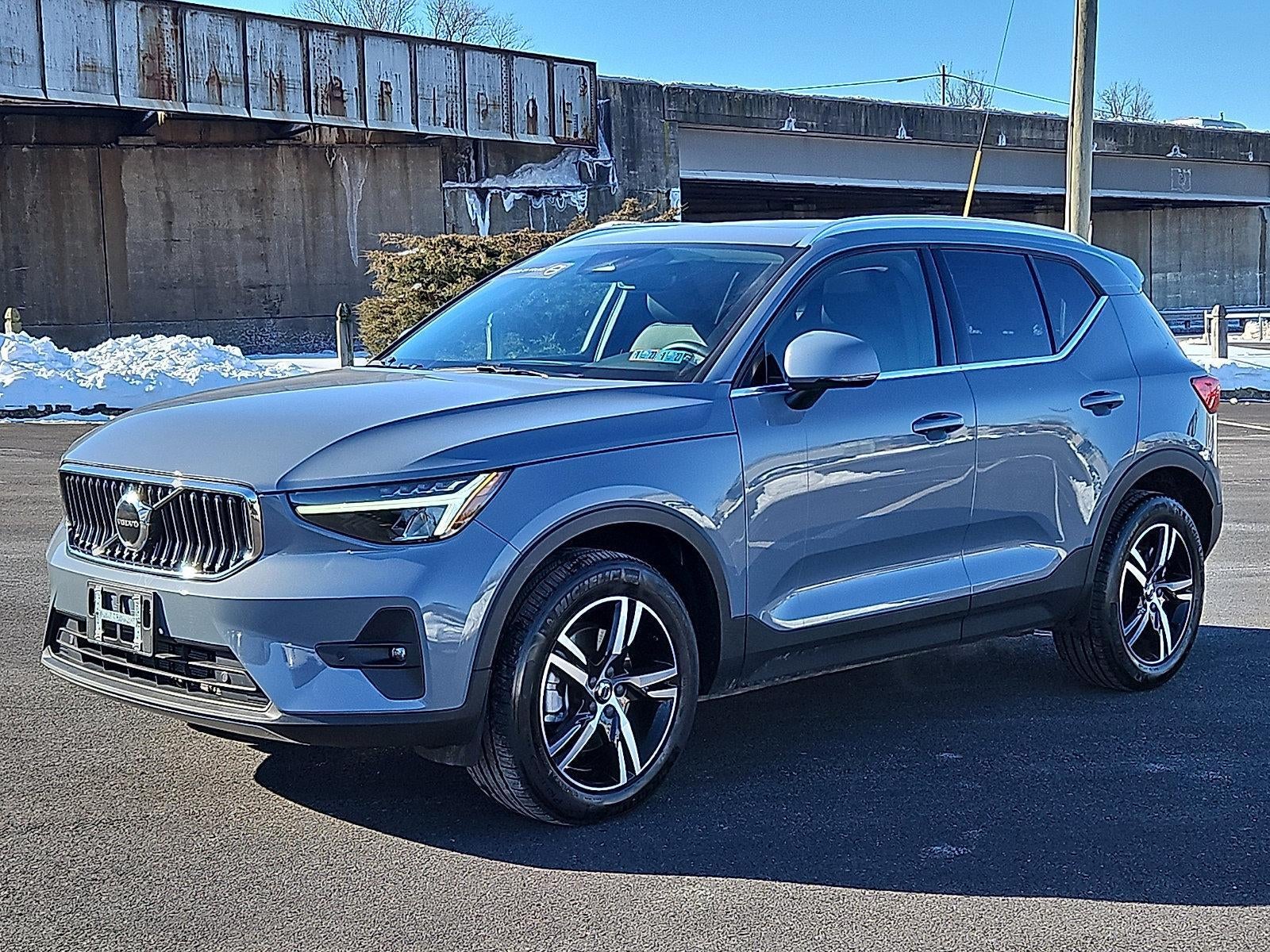 2023 Volvo XC40 B5 AWD Plus Bright Theme