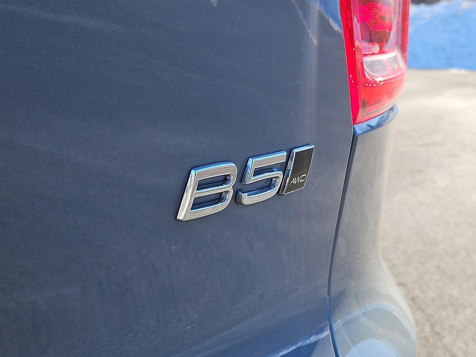 2023 Volvo XC40 B5 AWD Plus Bright Theme