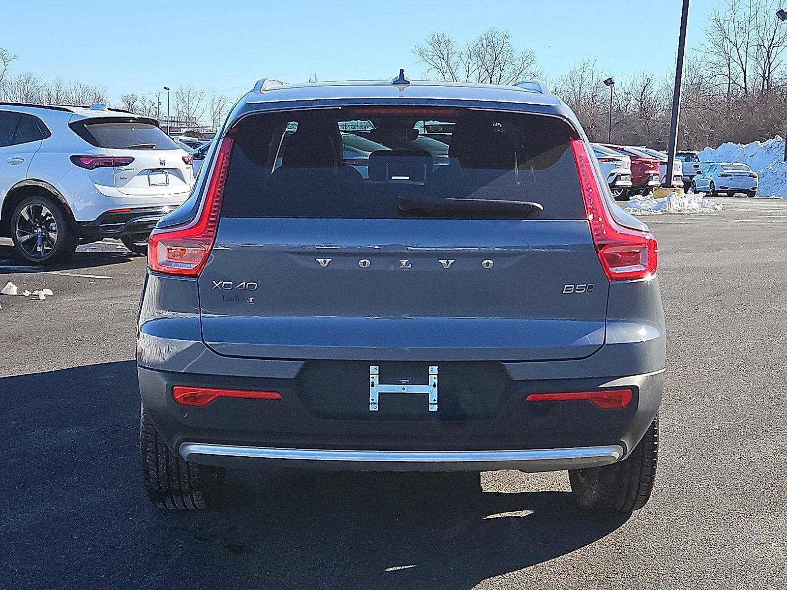 2023 Volvo XC40 B5 AWD Plus Bright Theme