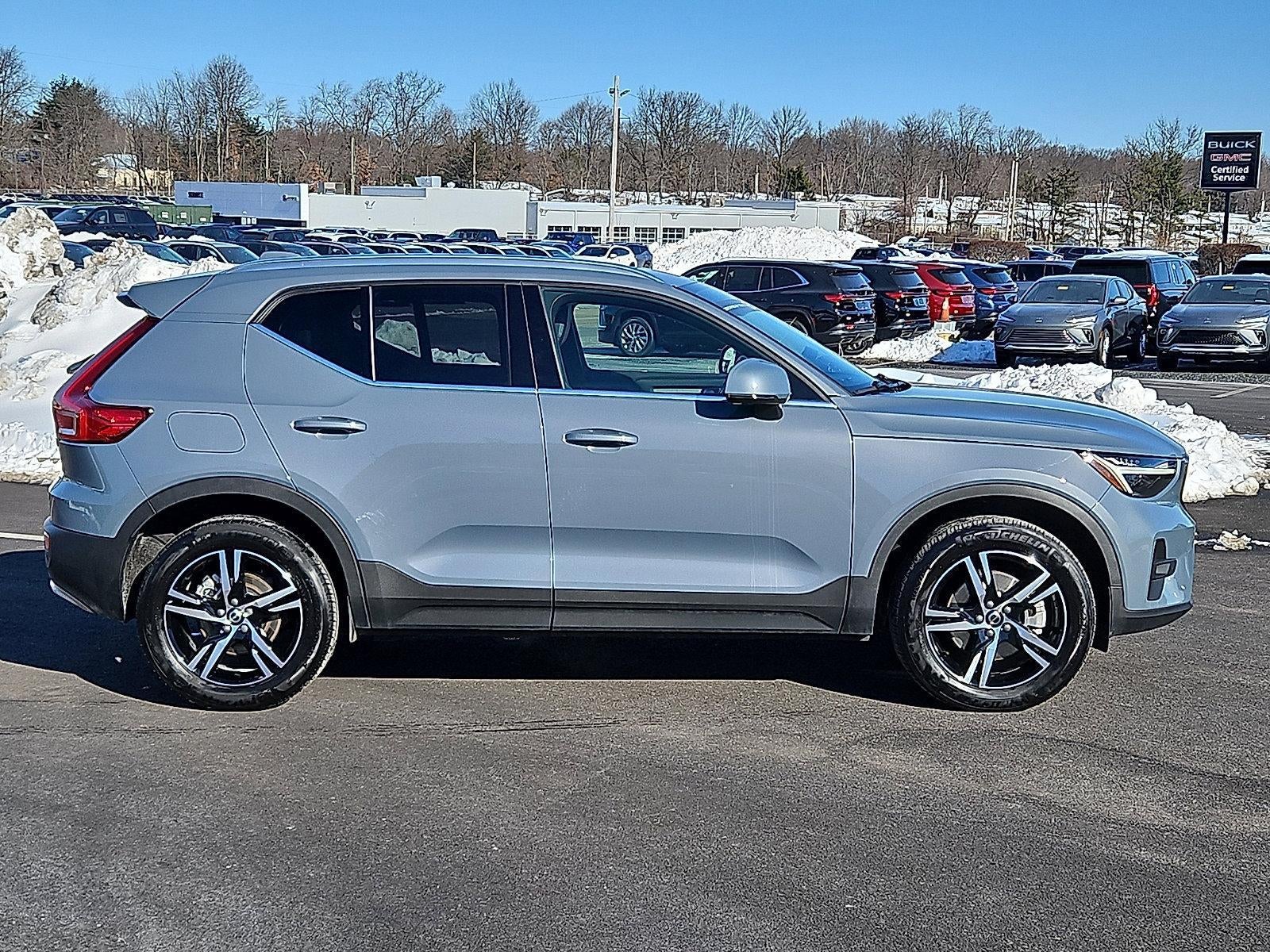 2023 Volvo XC40 B5 AWD Plus Bright Theme