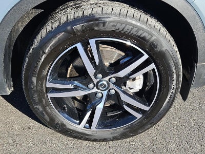 2023 Volvo XC40 B5 AWD Plus Bright Theme