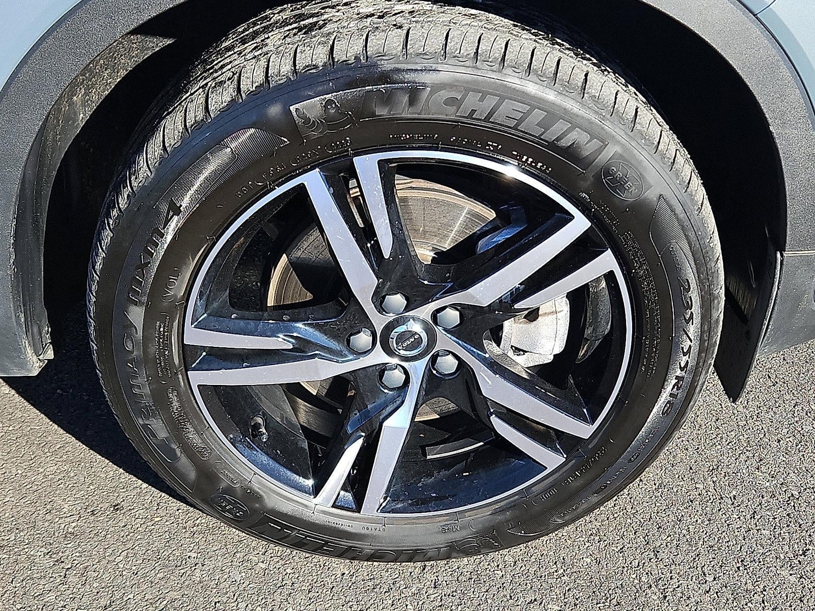 2023 Volvo XC40 B5 AWD Plus Bright Theme