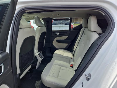 2024 Volvo XC40 B5 AWD Ultimate Bright Theme