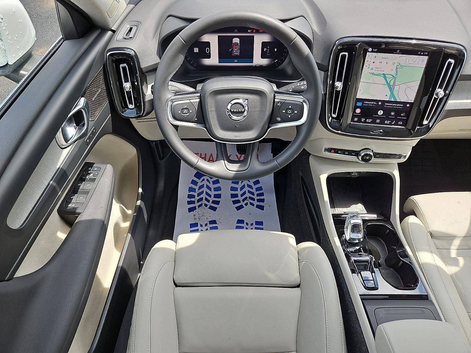 2024 Volvo XC40 B5 AWD Ultimate Bright Theme