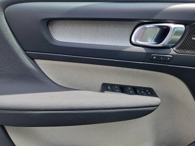 2024 Volvo XC40 B5 AWD Ultimate Bright Theme