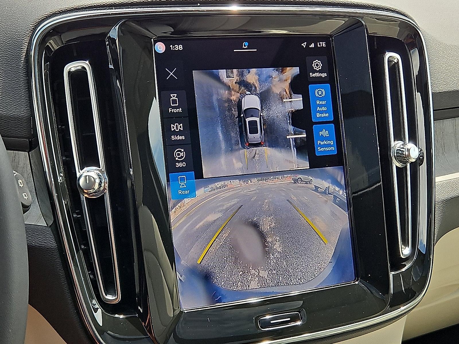2024 Volvo XC40 B5 AWD Ultimate Bright Theme