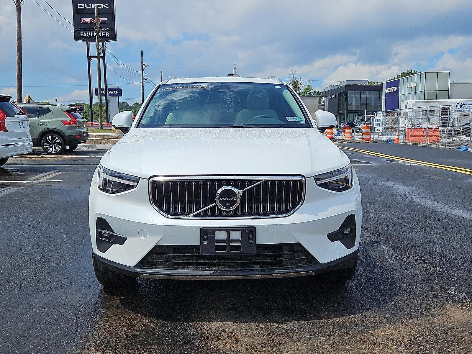 2024 Volvo XC40 B5 AWD Ultimate Bright Theme