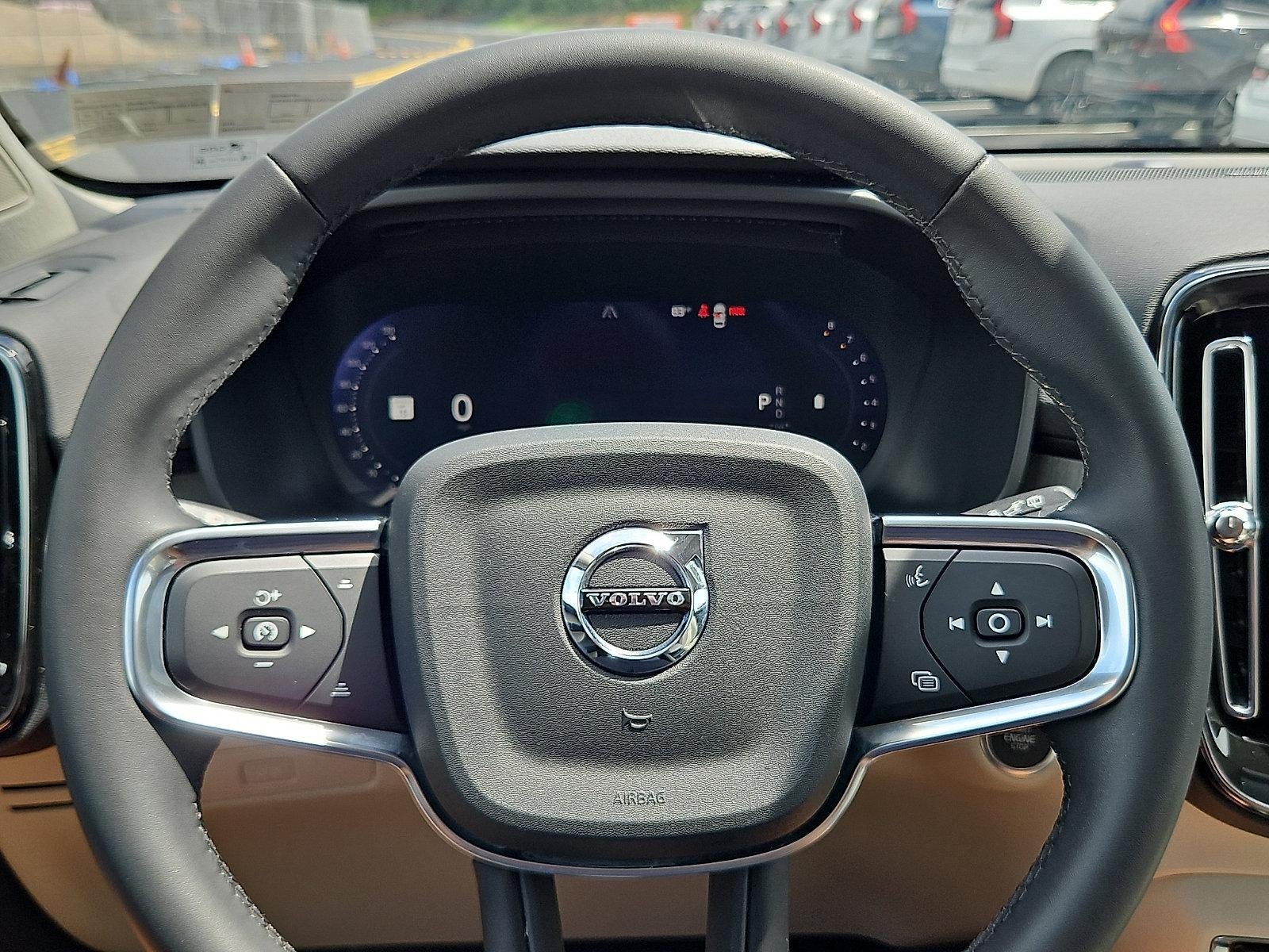 2024 Volvo XC40 B5 AWD Ultimate Bright Theme