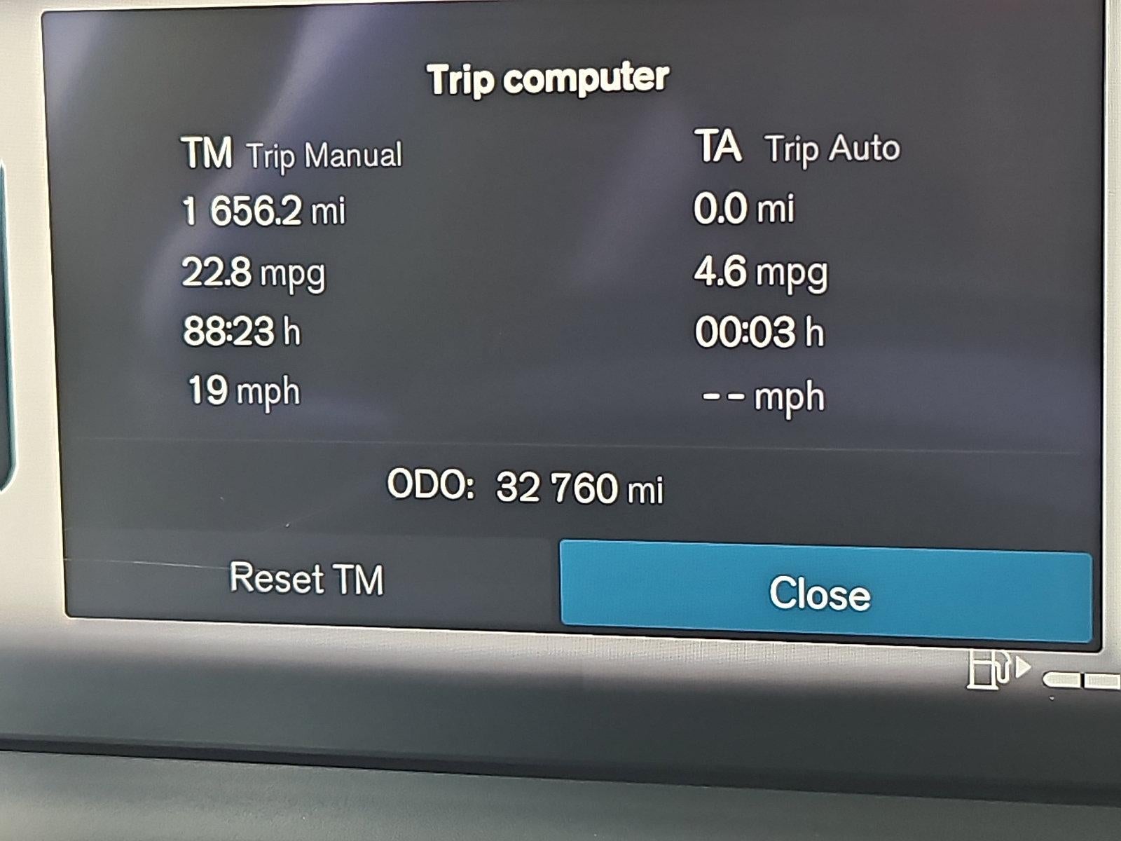 2024 Volvo XC40 B5 AWD Ultimate Bright Theme