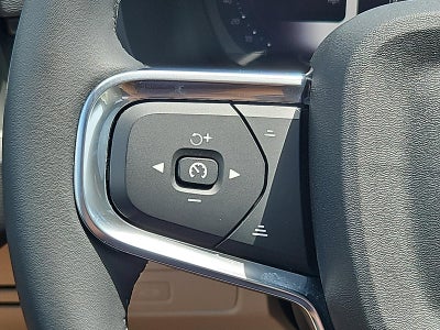 2024 Volvo XC40 B5 AWD Ultimate Bright Theme