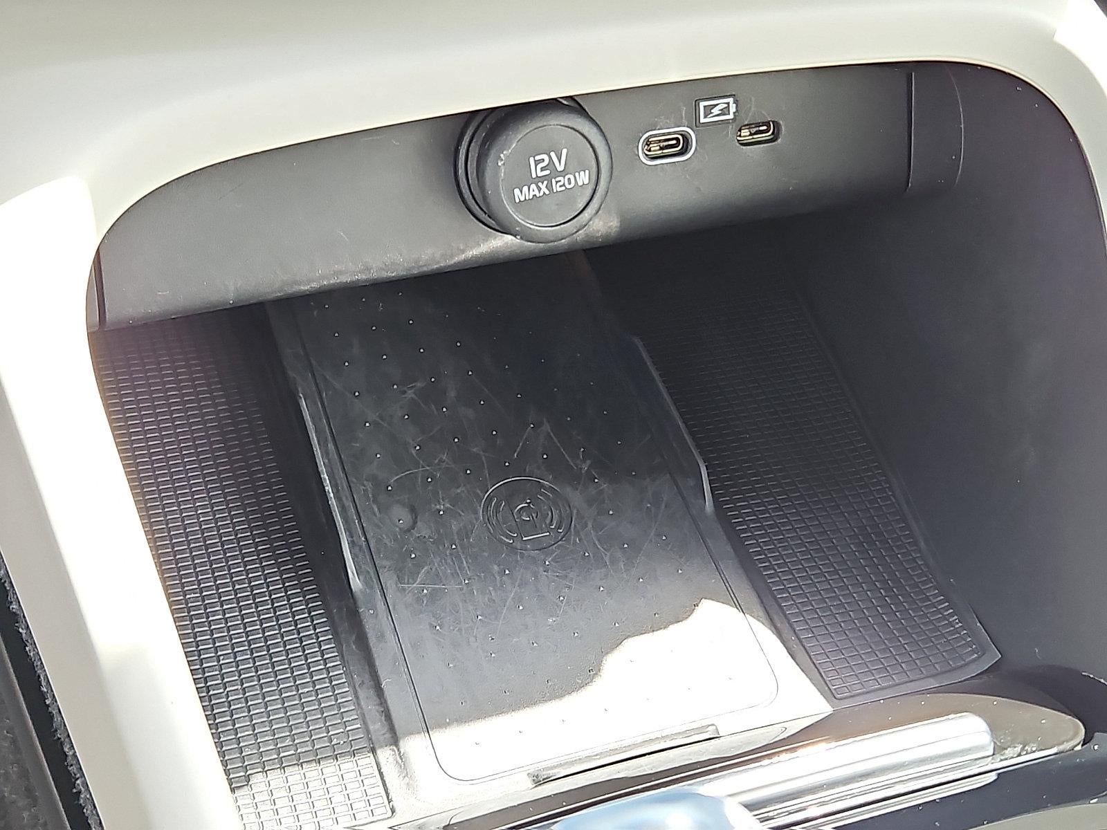 2024 Volvo XC40 B5 AWD Ultimate Bright Theme