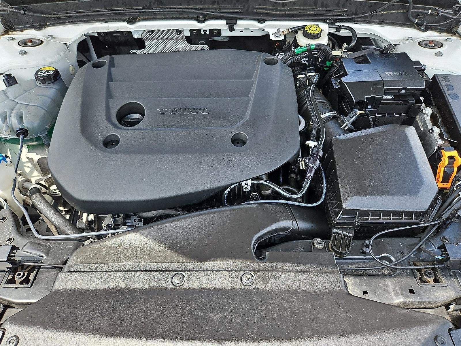 2024 Volvo XC40 B5 AWD Ultimate Bright Theme