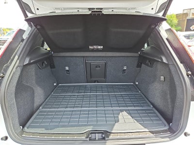 2024 Volvo XC40 B5 AWD Ultimate Bright Theme