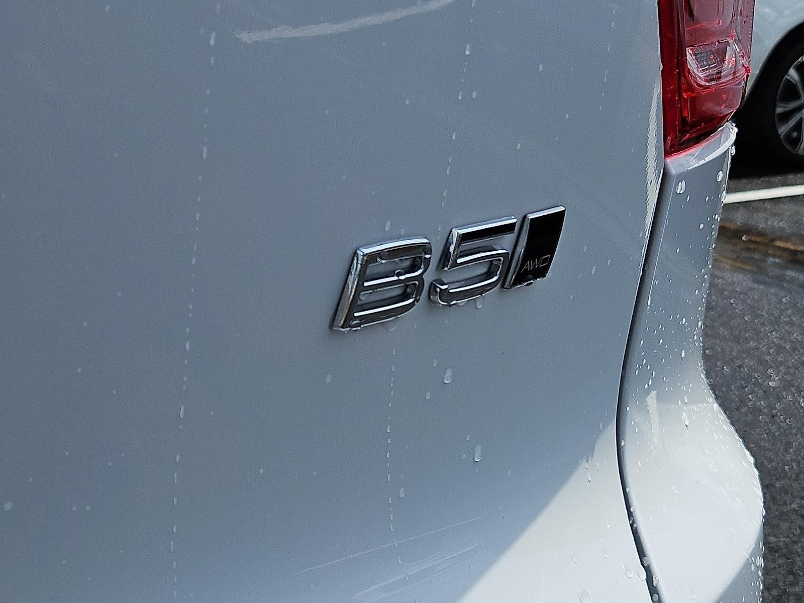 2024 Volvo XC40 B5 AWD Ultimate Bright Theme