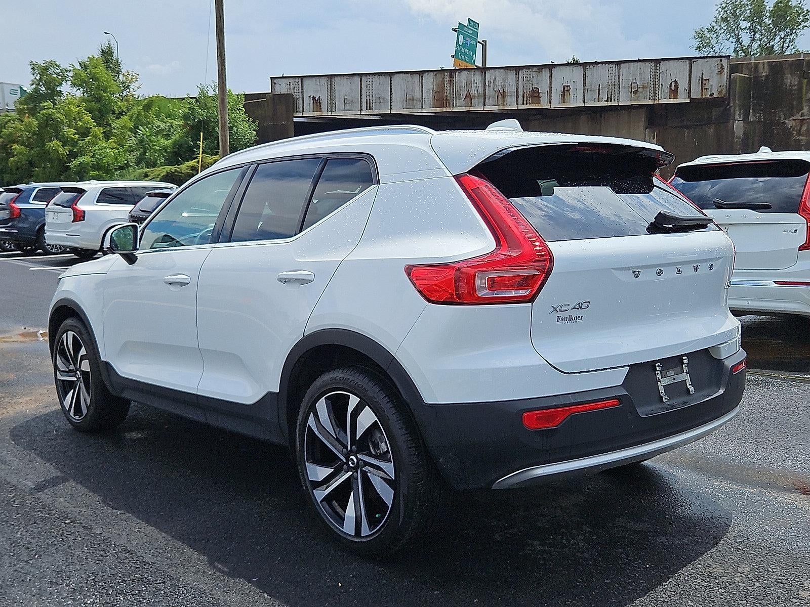 2024 Volvo XC40 B5 AWD Ultimate Bright Theme