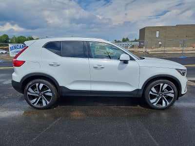 2024 Volvo XC40 B5 AWD Ultimate Bright Theme