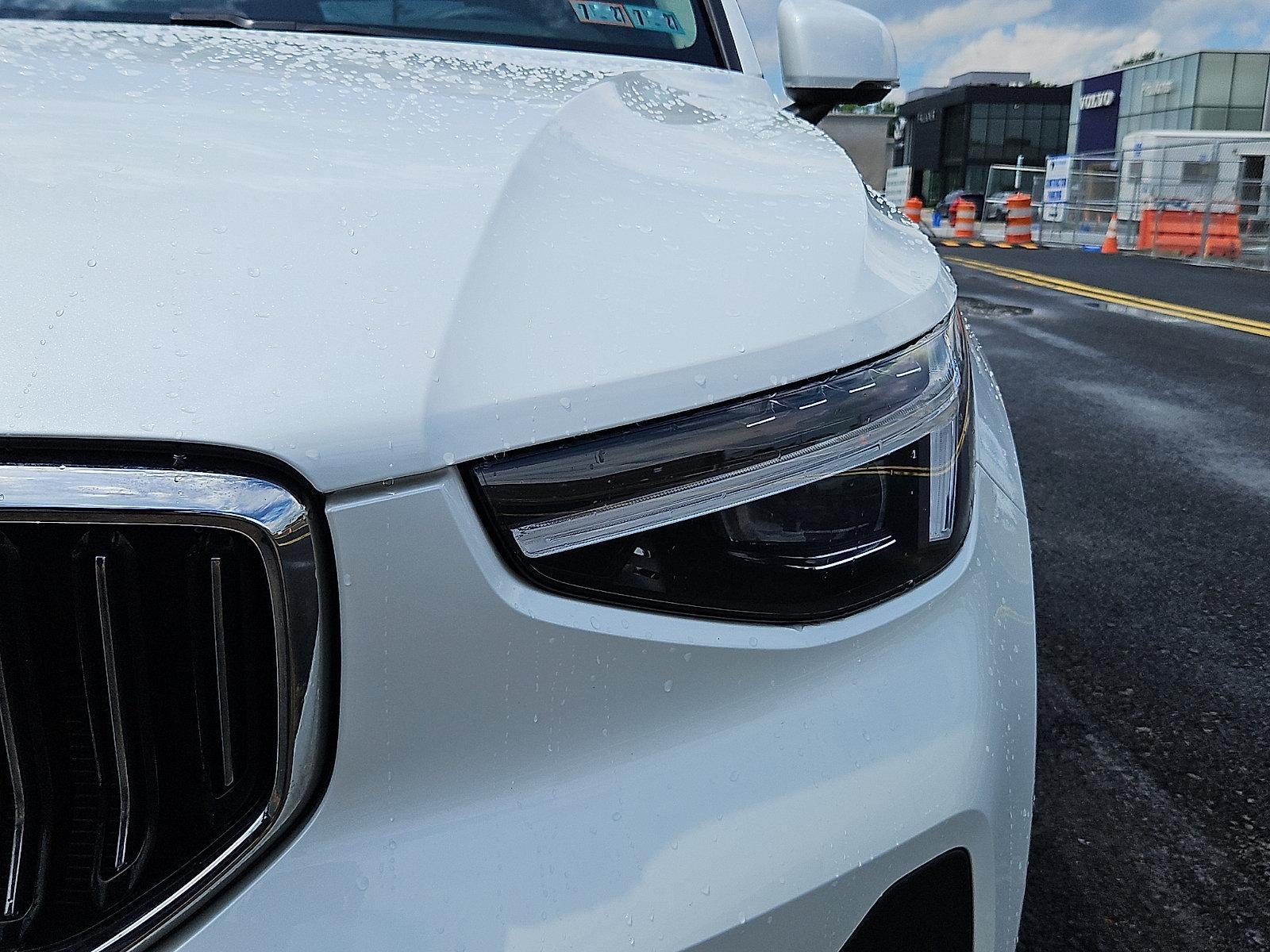 2024 Volvo XC40 B5 AWD Ultimate Bright Theme