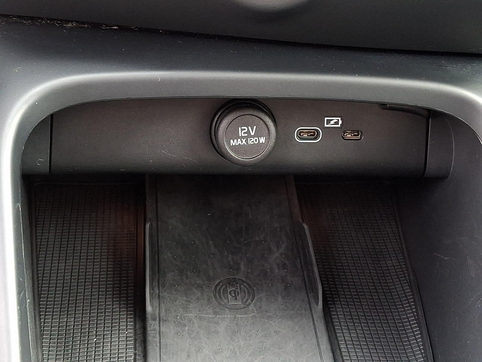 2024 Volvo XC40 B5 AWD Core Bright Theme