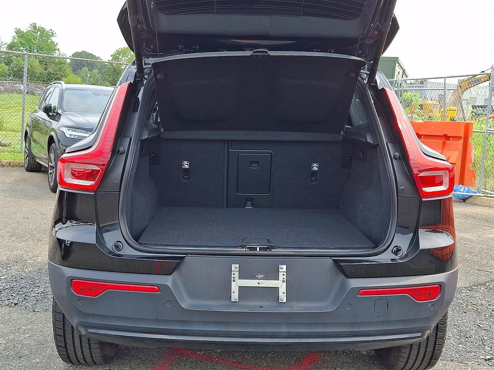 2024 Volvo XC40 B5 AWD Core Bright Theme