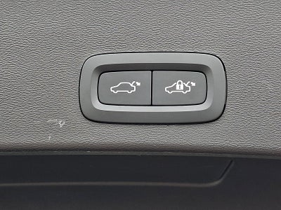 2024 Volvo XC40 B5 AWD Core Bright Theme