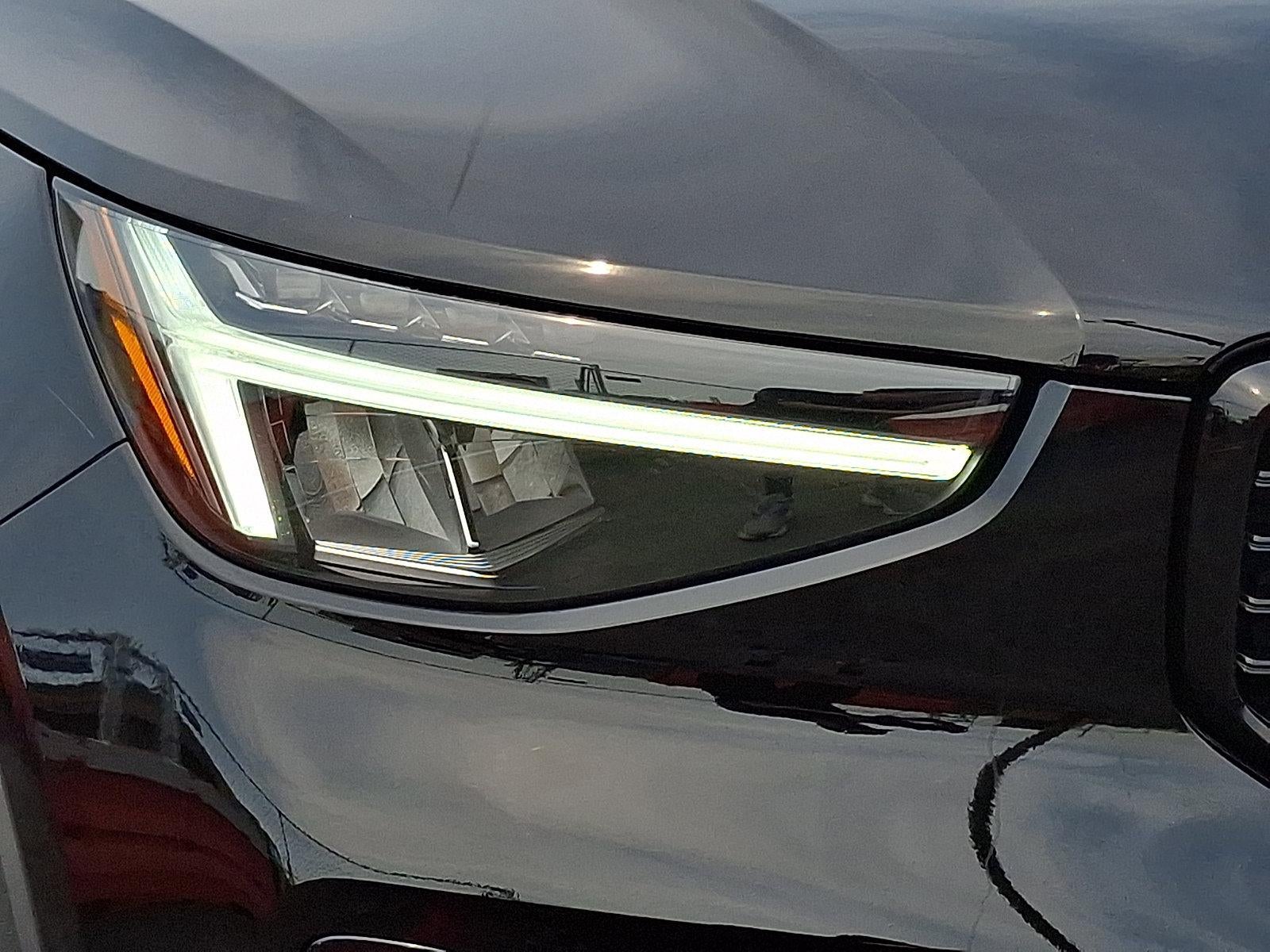 2024 Volvo XC40 B5 AWD Core Bright Theme