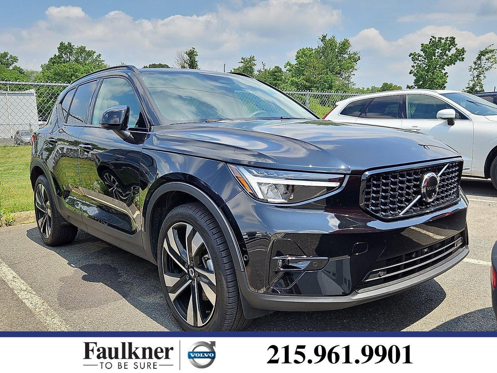 2024 Volvo XC40 B5 AWD Plus Dark Theme